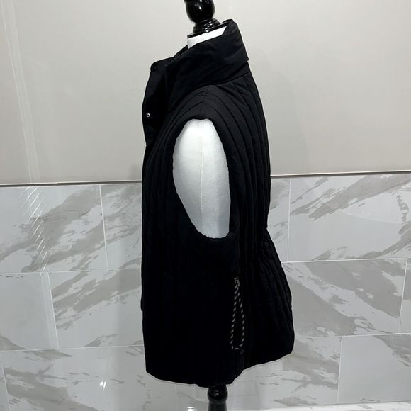 lululemon athletica Black Quilted Vest - Picture 4 of 11